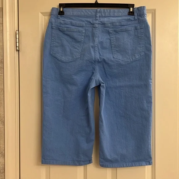 D & Co ladies capris - Picture 5 of 8